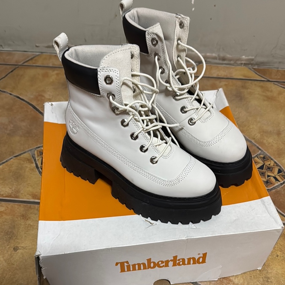 Timberland Women's Sky 6" Lace-Up Boots